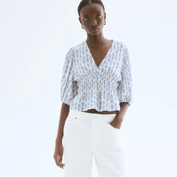 H&M V-Neck Blouse 🩵🤍 - Picture 3 of 8